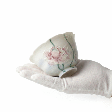 Handcrafted Footed Gaiwan with Subtle Embossed Petal Rim_ring01